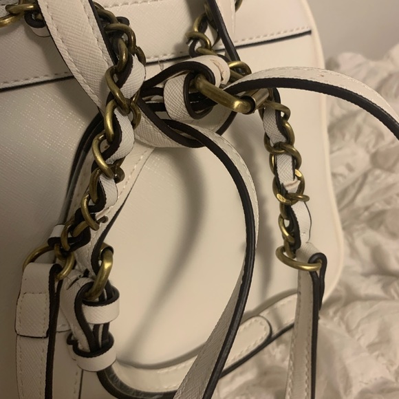 White Guess Backpack - Picture 5 of 5